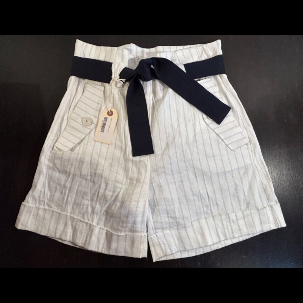 Eleventy High Waist Belted Striped Shorts White, Beige, Navy Size 2